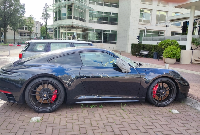 Porsche 992 Carrera 4 GTS