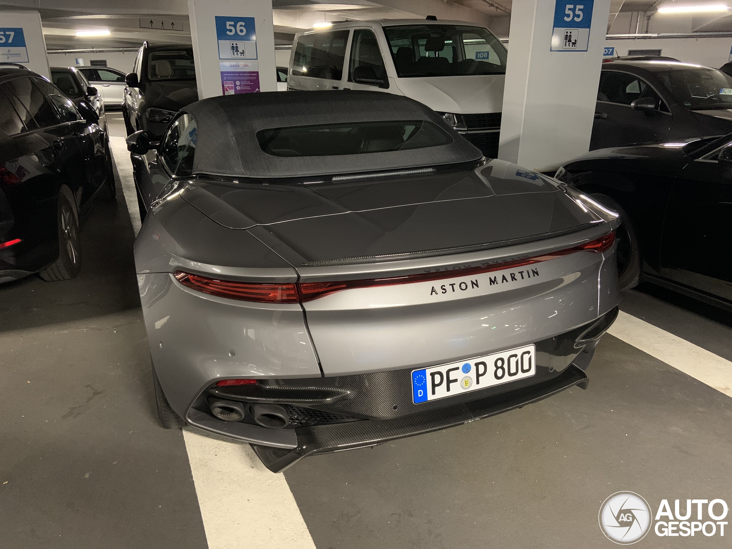 Aston Martin DBS Superleggera Volante