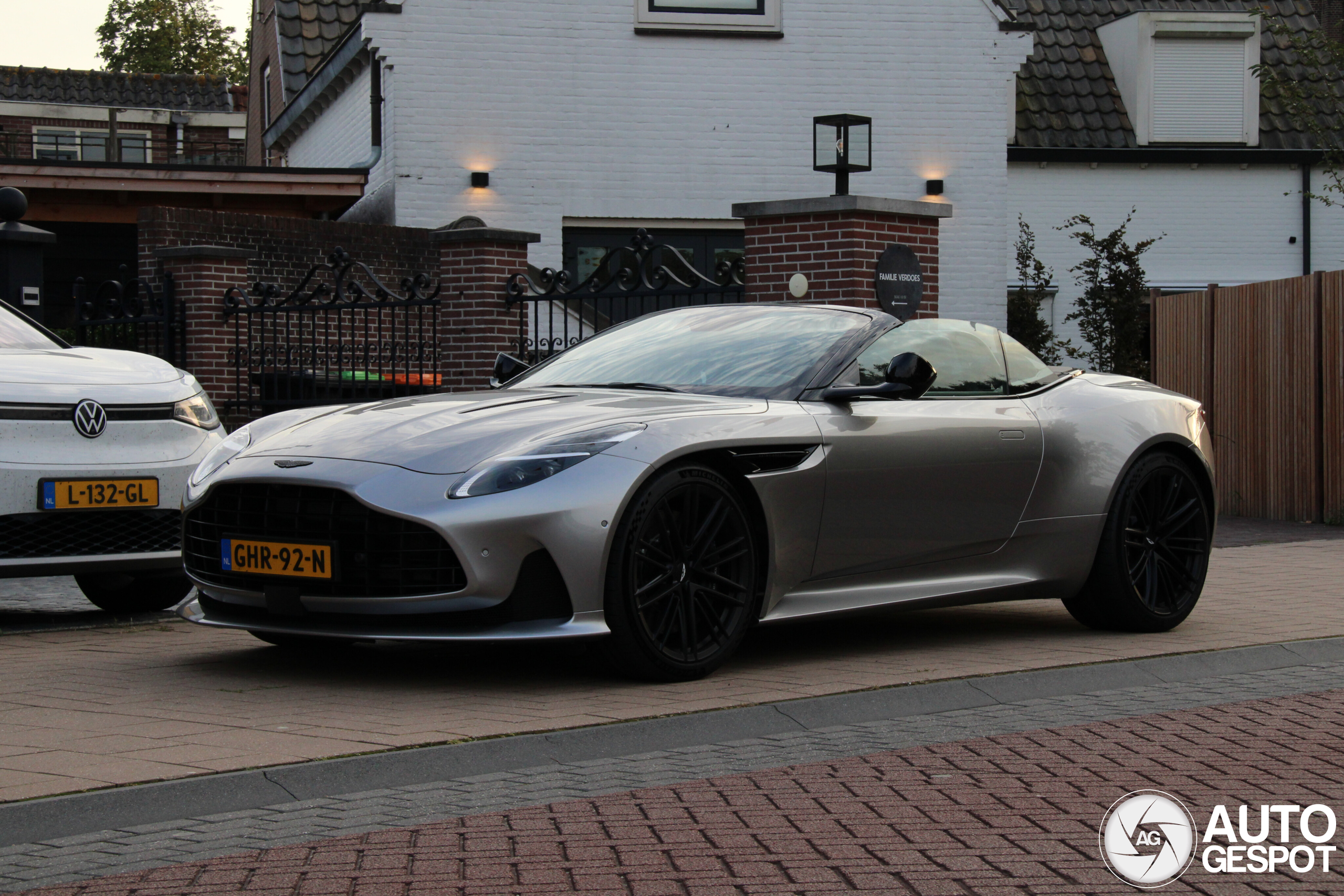 Aston Martin DB12 Volante