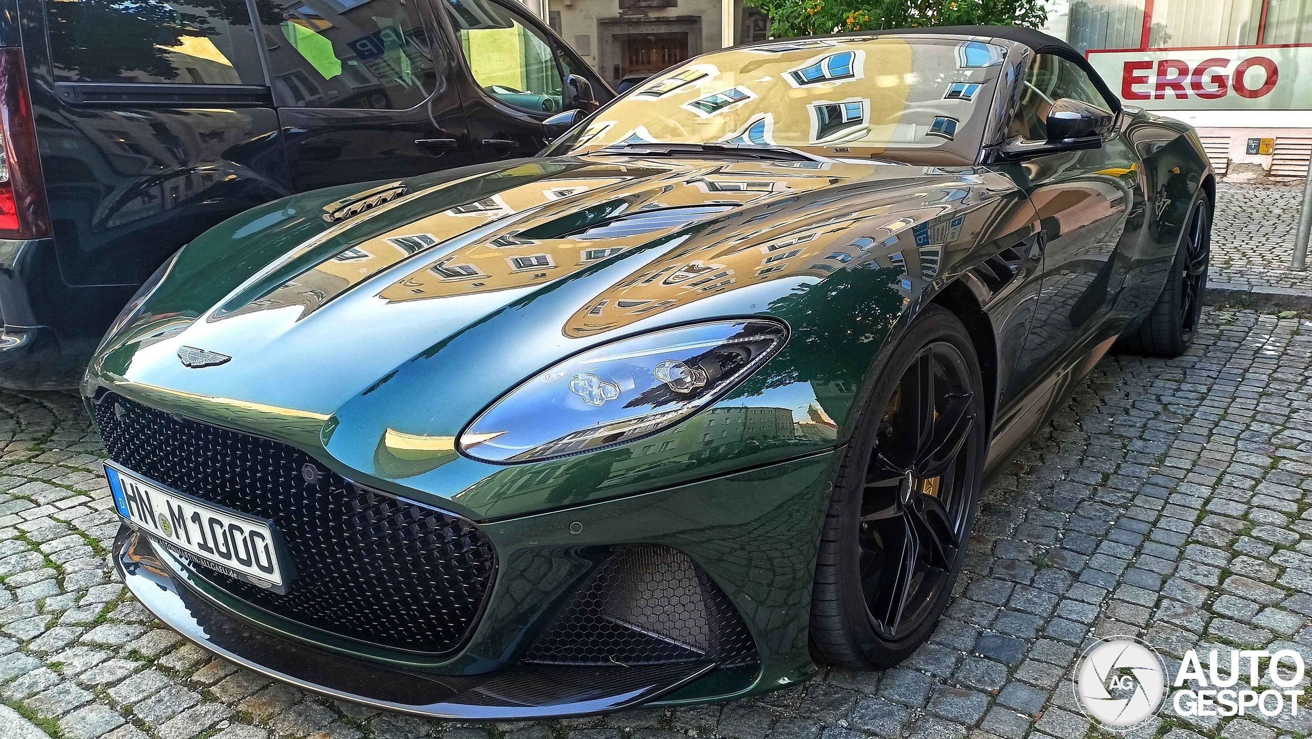 Aston Martin DBS Superleggera Volante