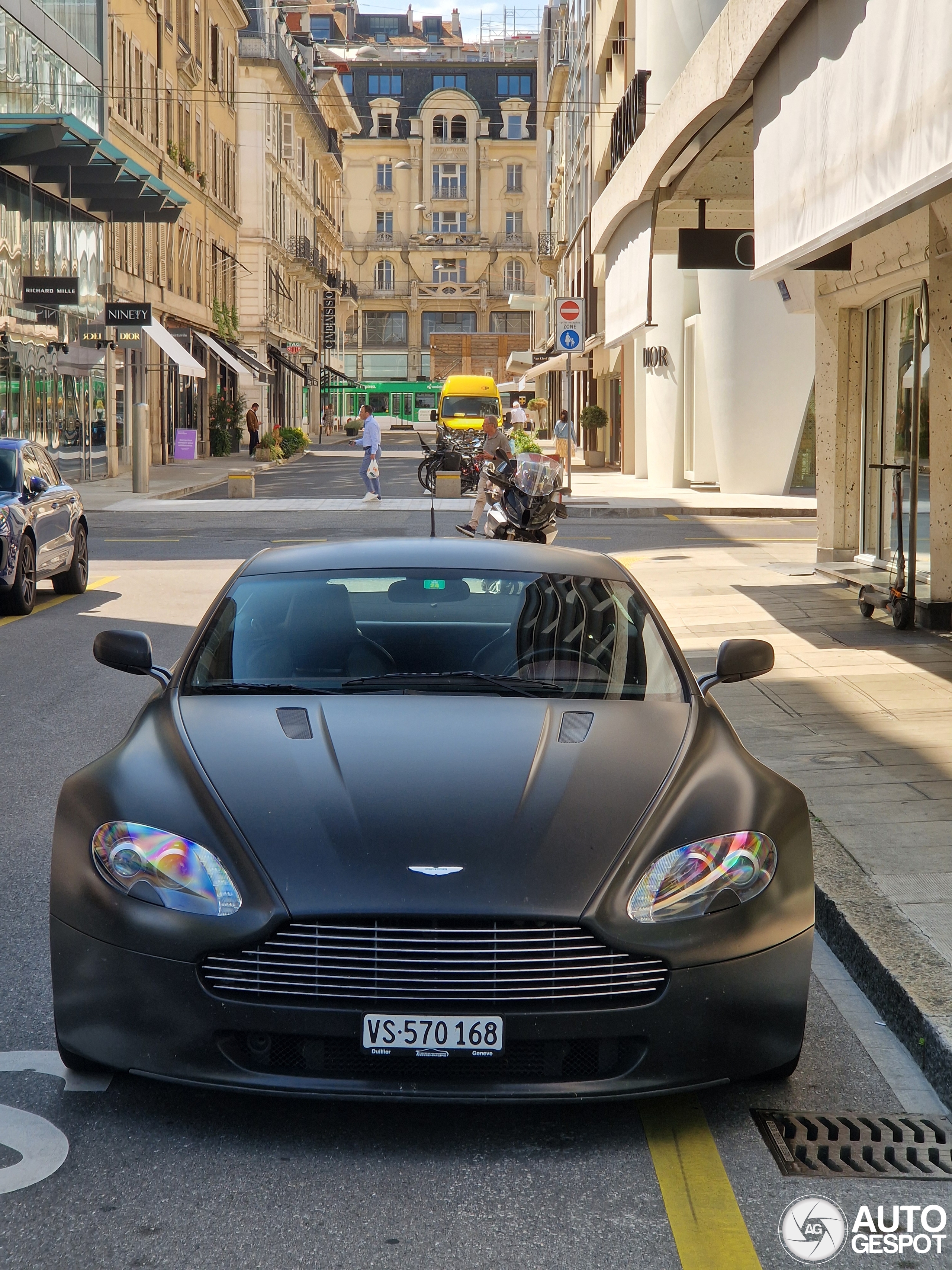 Aston Martin V8 Vantage