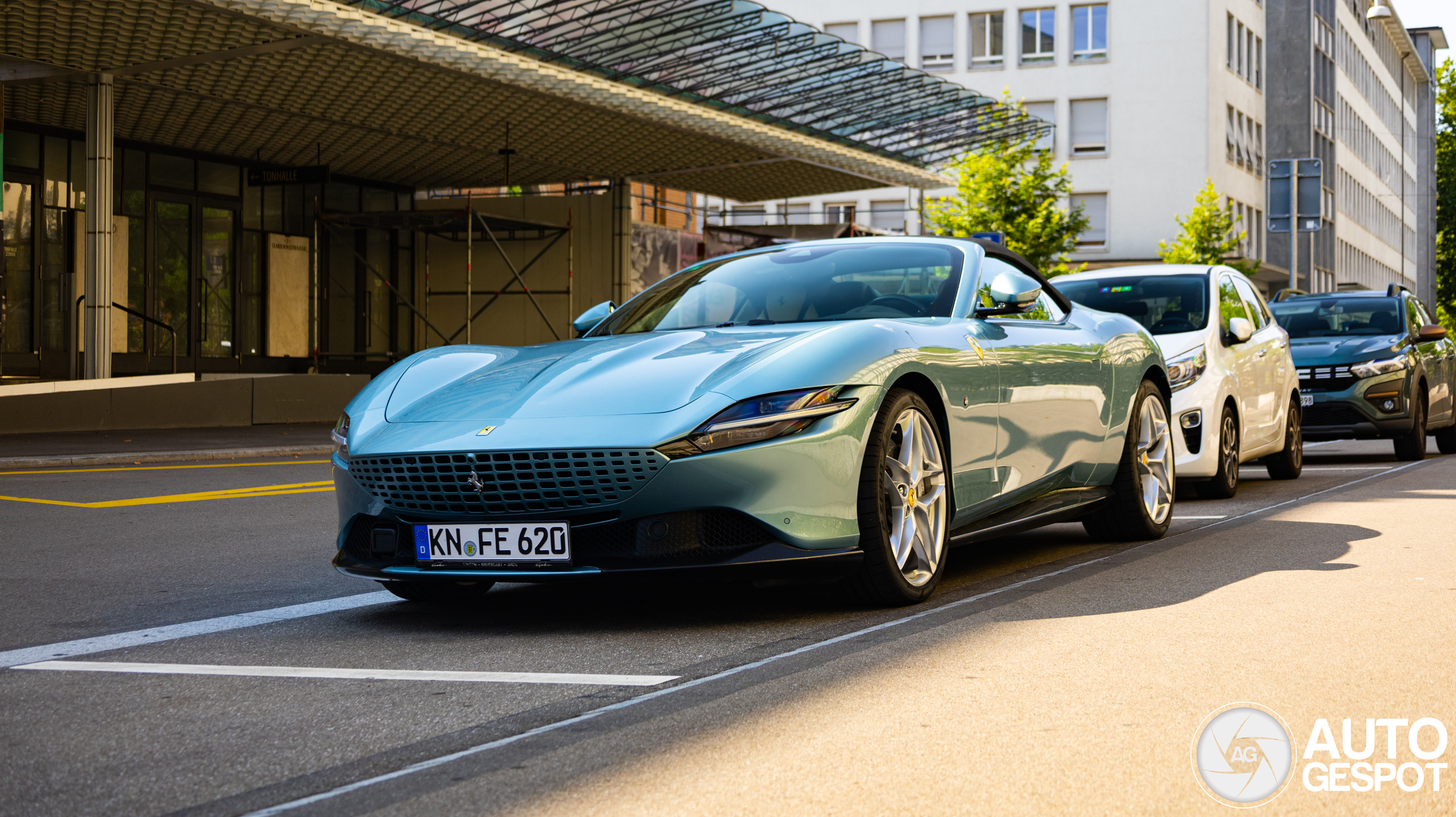 Ferrari Roma Spider vs. Coupé: A stylish sight in Zurich