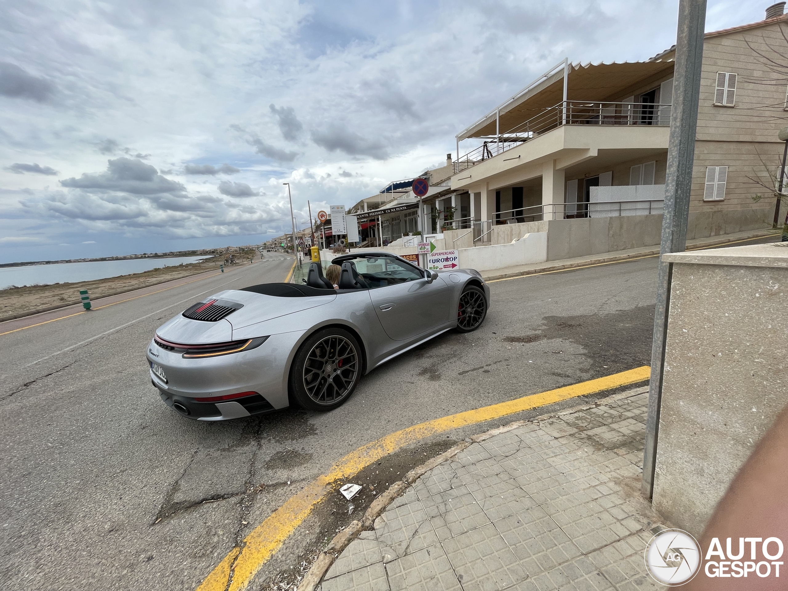 Porsche 992 Carrera 4S Cabriolet