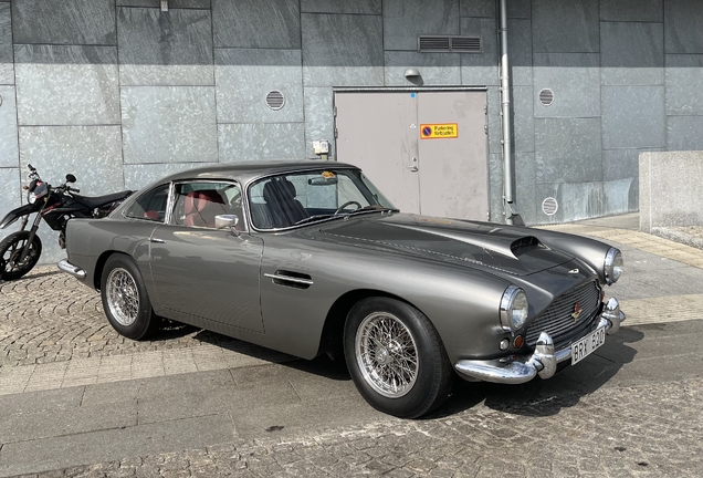 Aston Martin DB4 Series 3