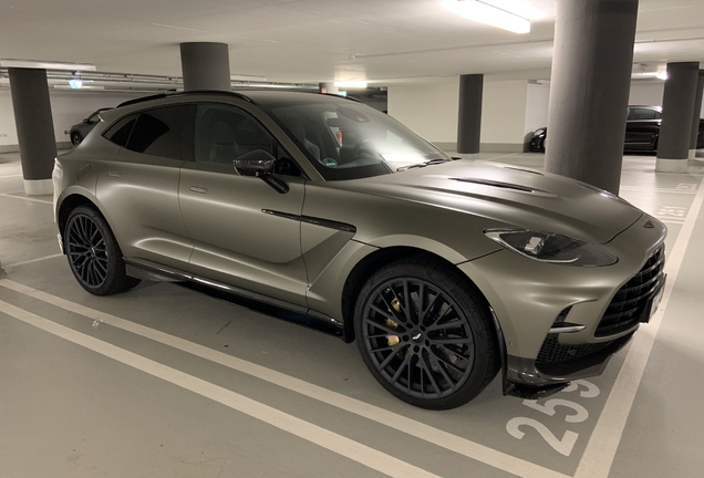 Aston Martin DBX707