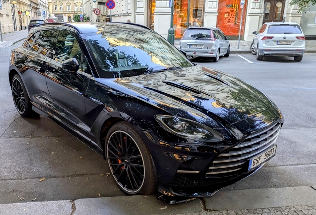 Aston Martin DBX707