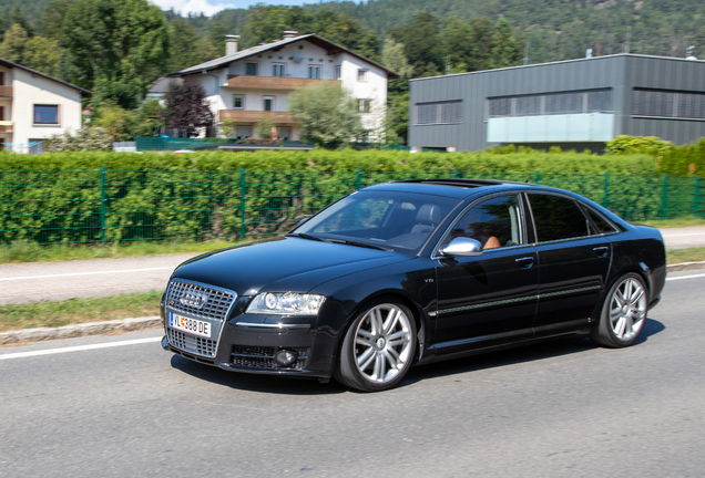 Audi S8 D3