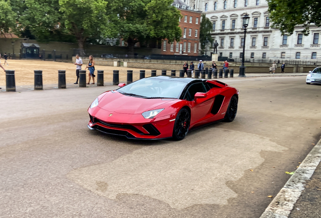 Lamborghini Aventador S LP740-4 Roadster