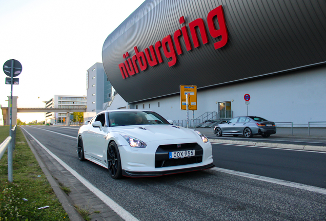 Nissan GT-R