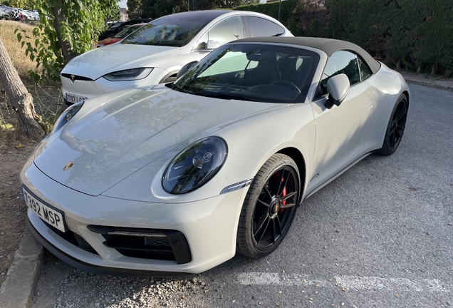 Porsche 992 Carrera 4 GTS Cabriolet