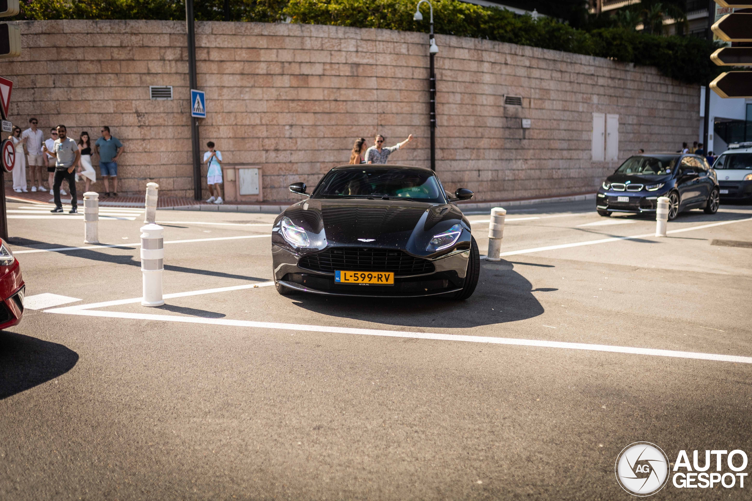 Aston Martin DB11 V8