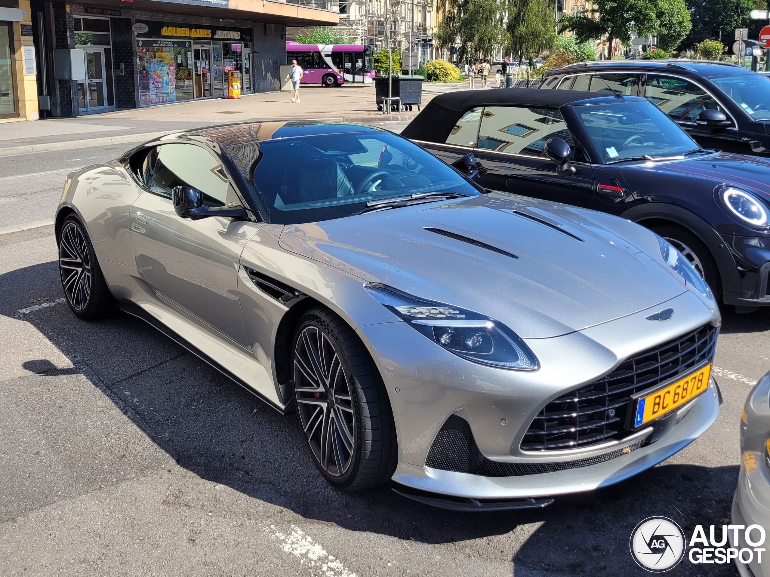 Aston Martin DB12