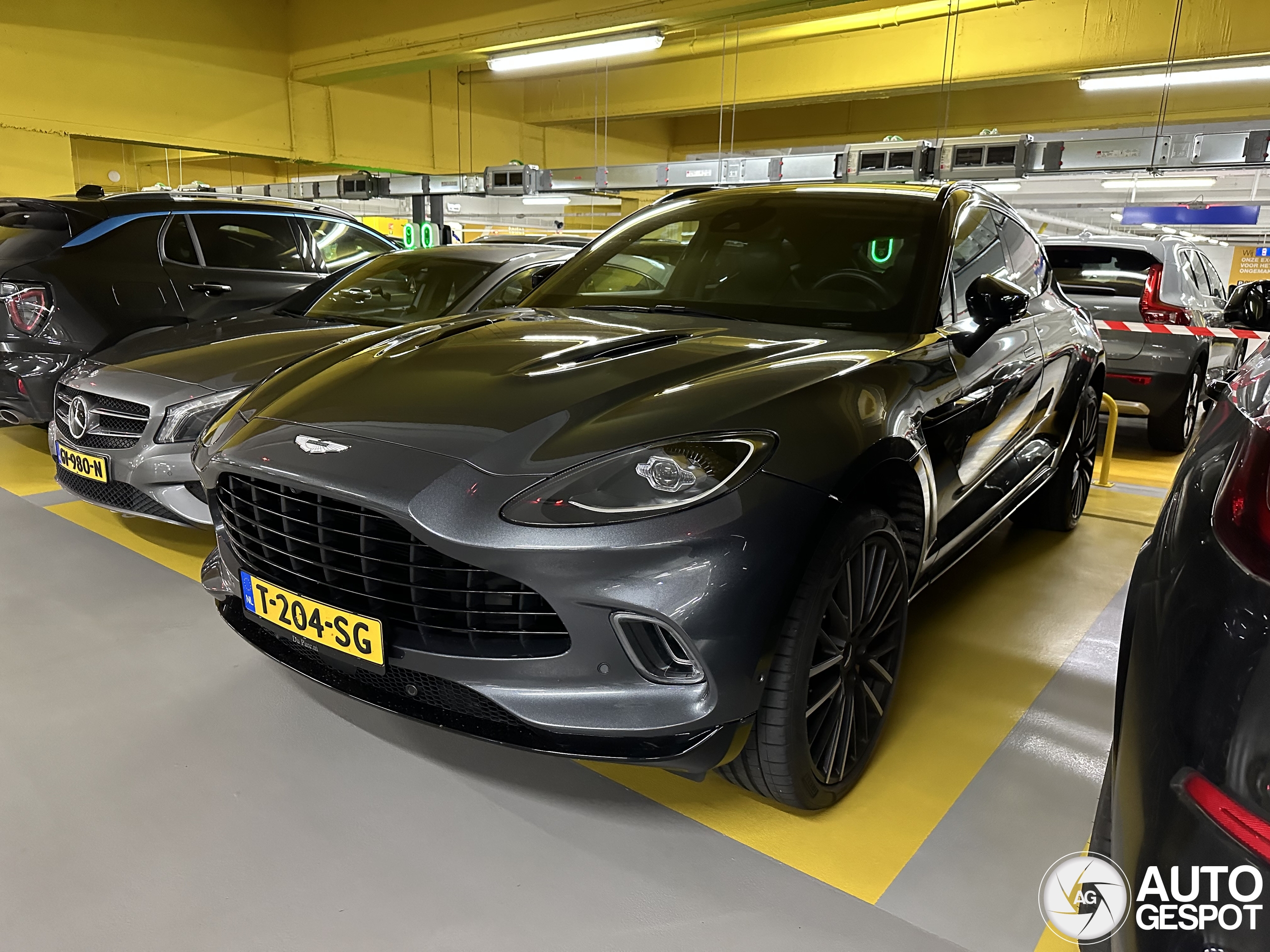 Aston Martin DBX