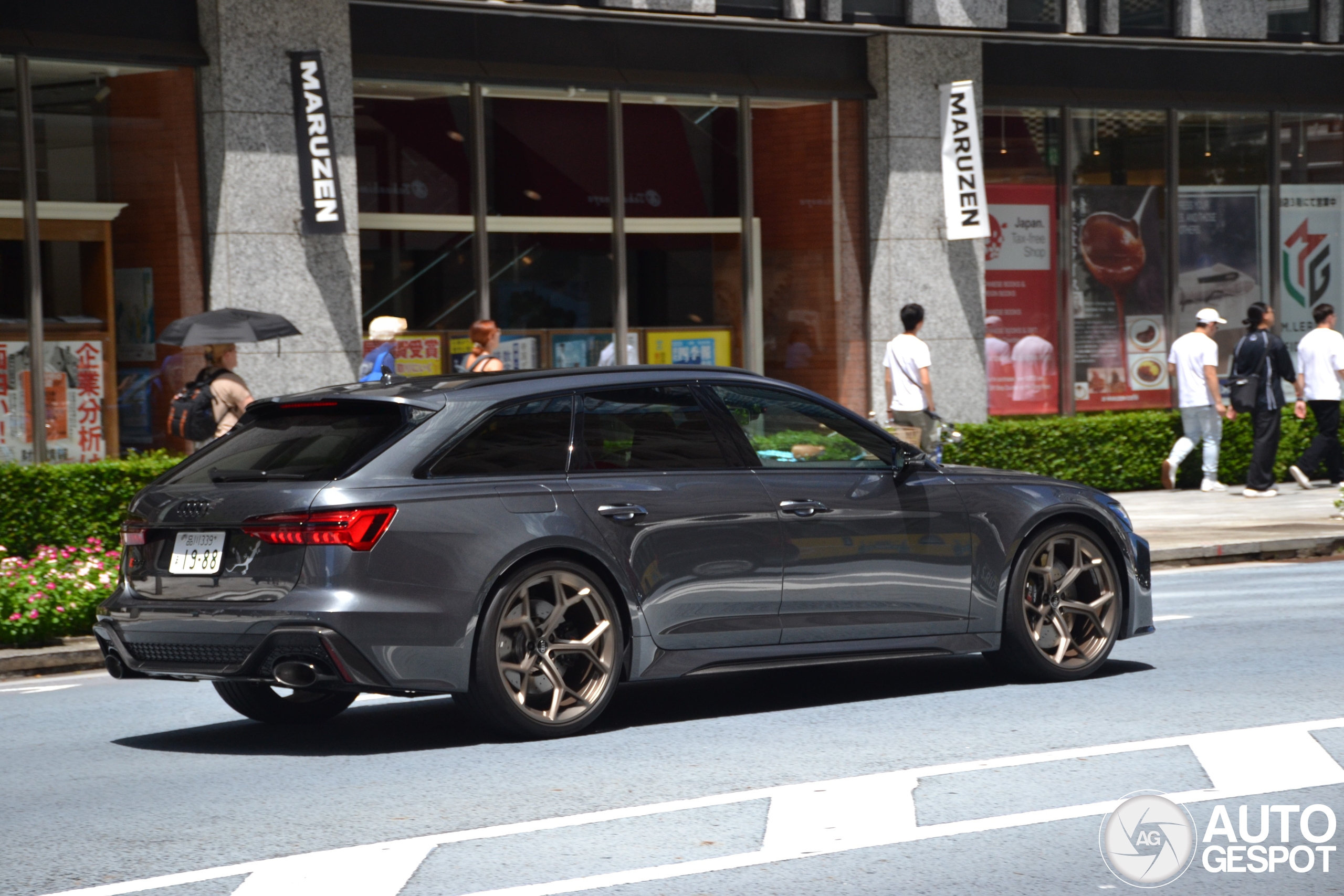 【真人】RS6個 Audi RS6 Transformed Into Insane 820-HP SUV Killer