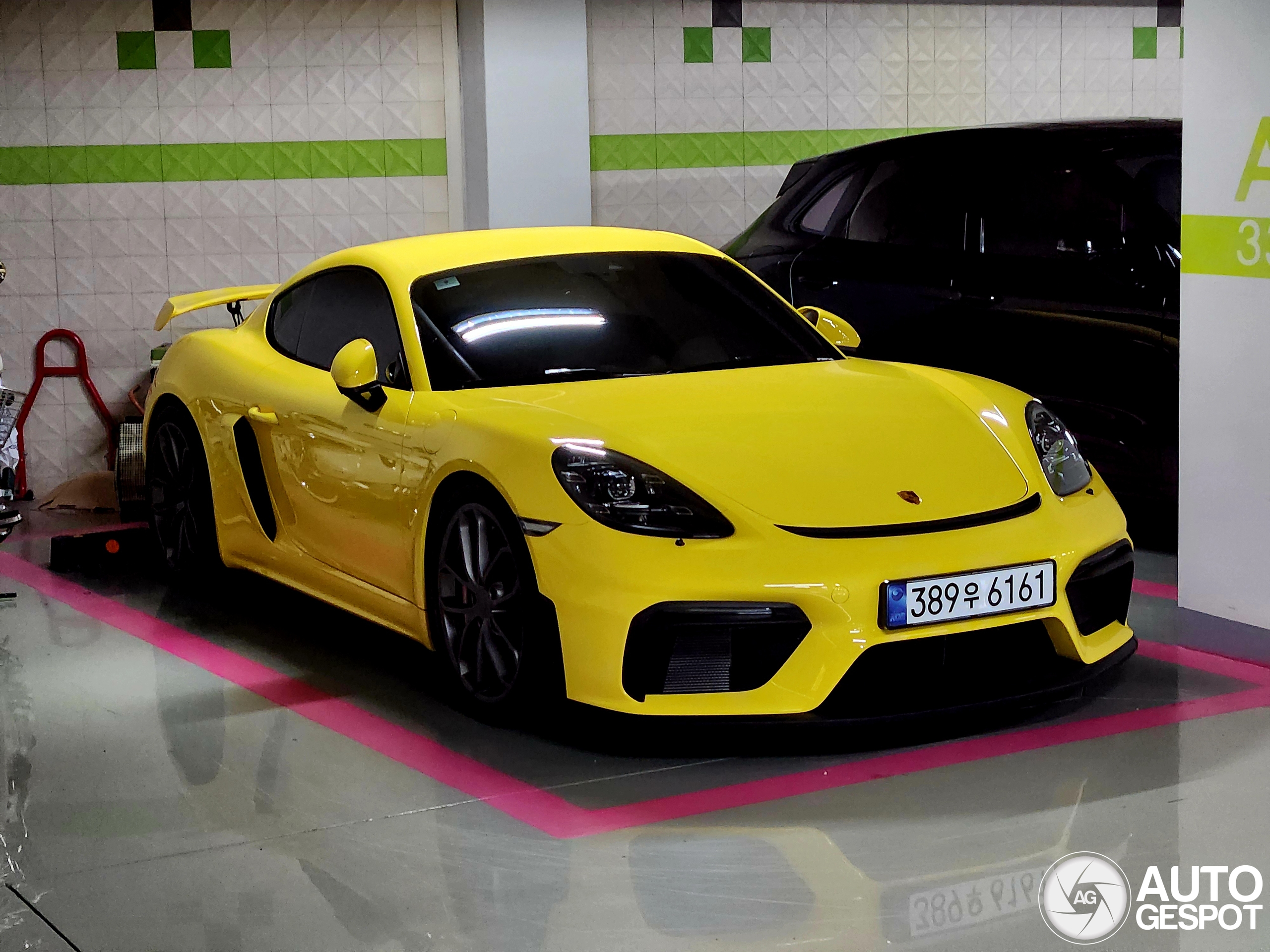 Porsche 718 Cayman GT4