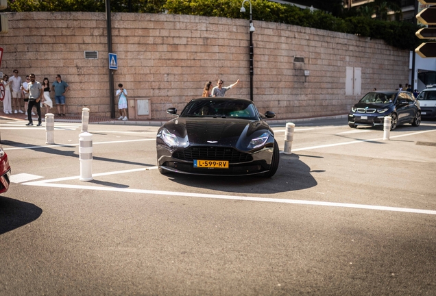 Aston Martin DB11 V8