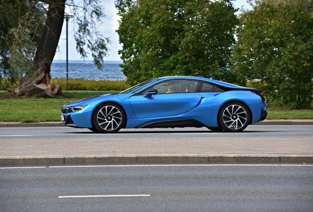 BMW i8