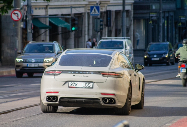 Porsche 971 Panamera Turbo