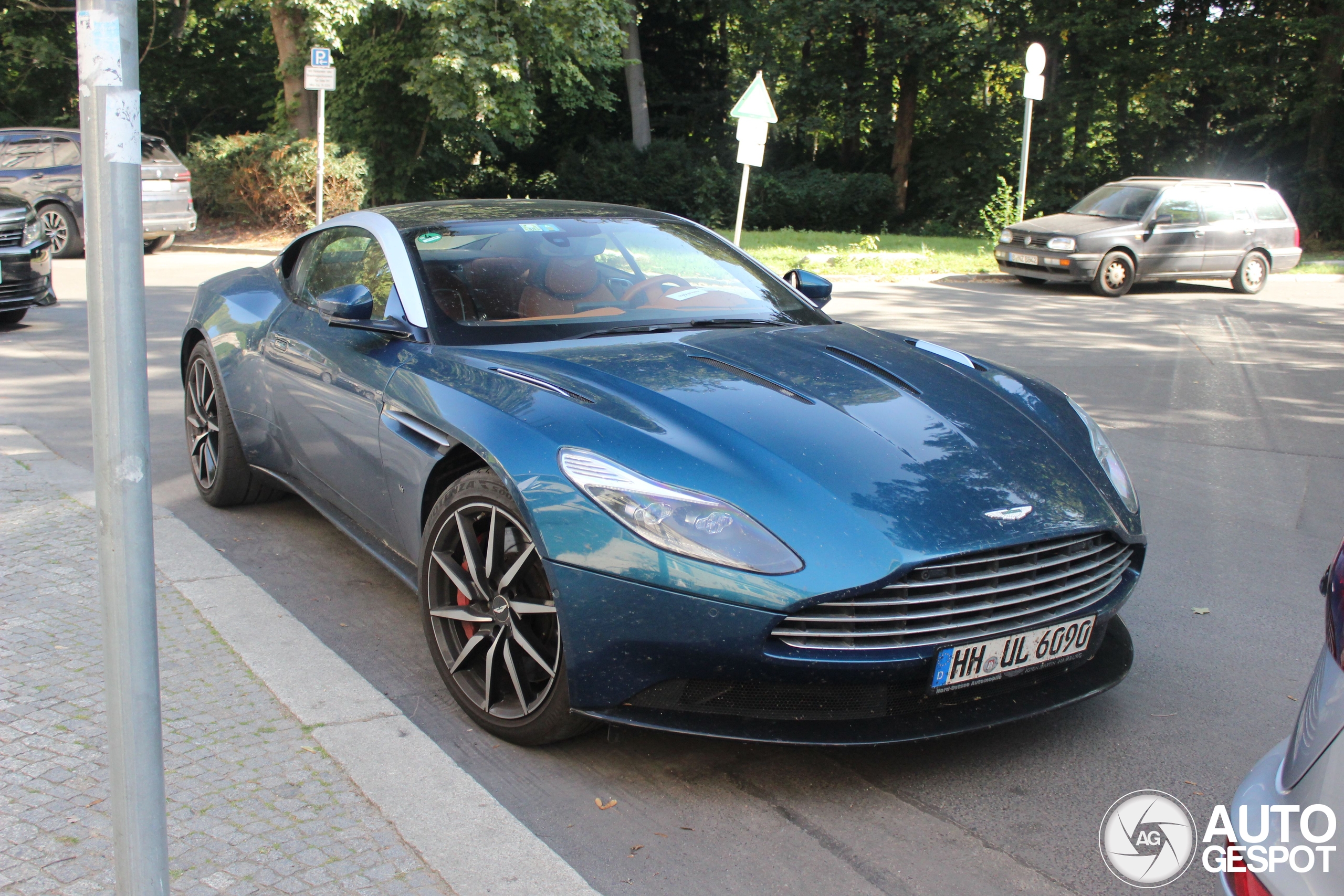 Aston Martin DB11