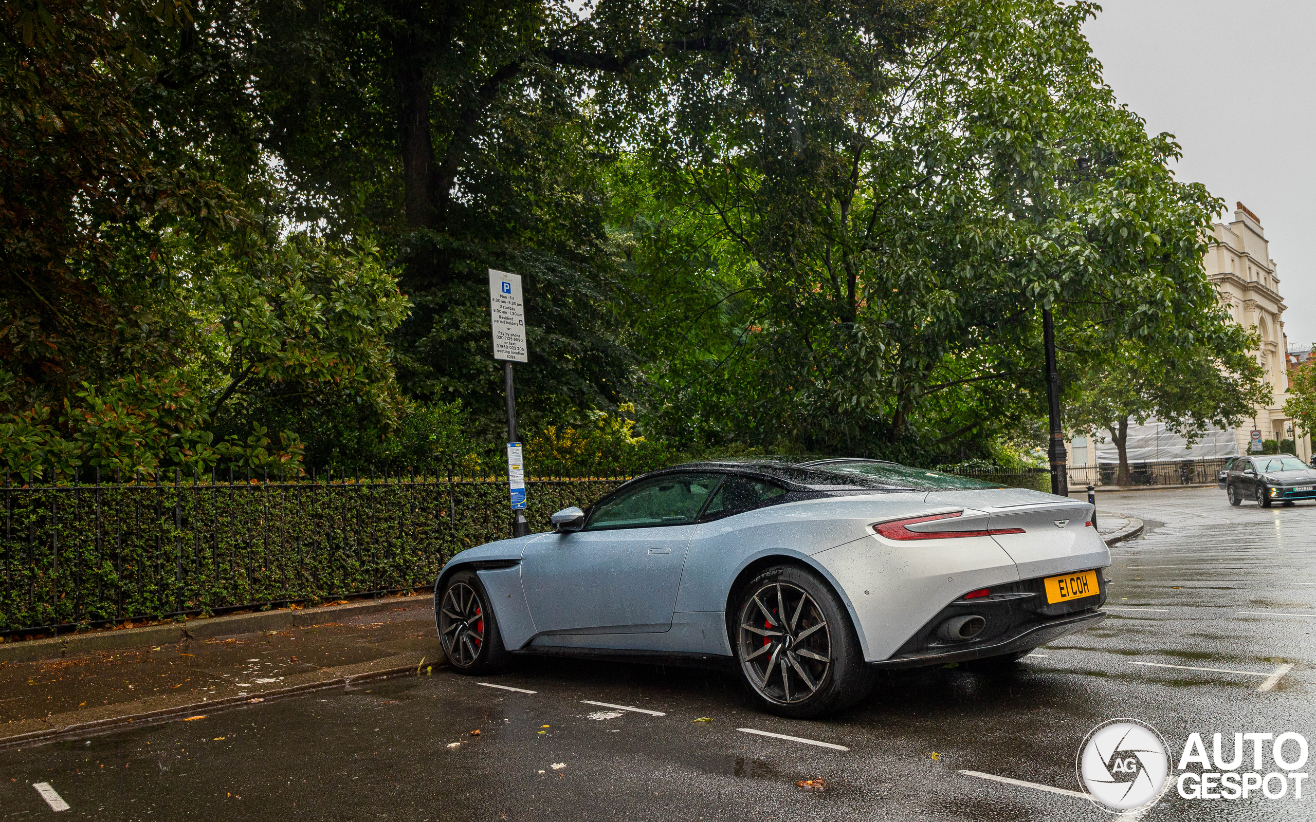 Aston Martin DB11