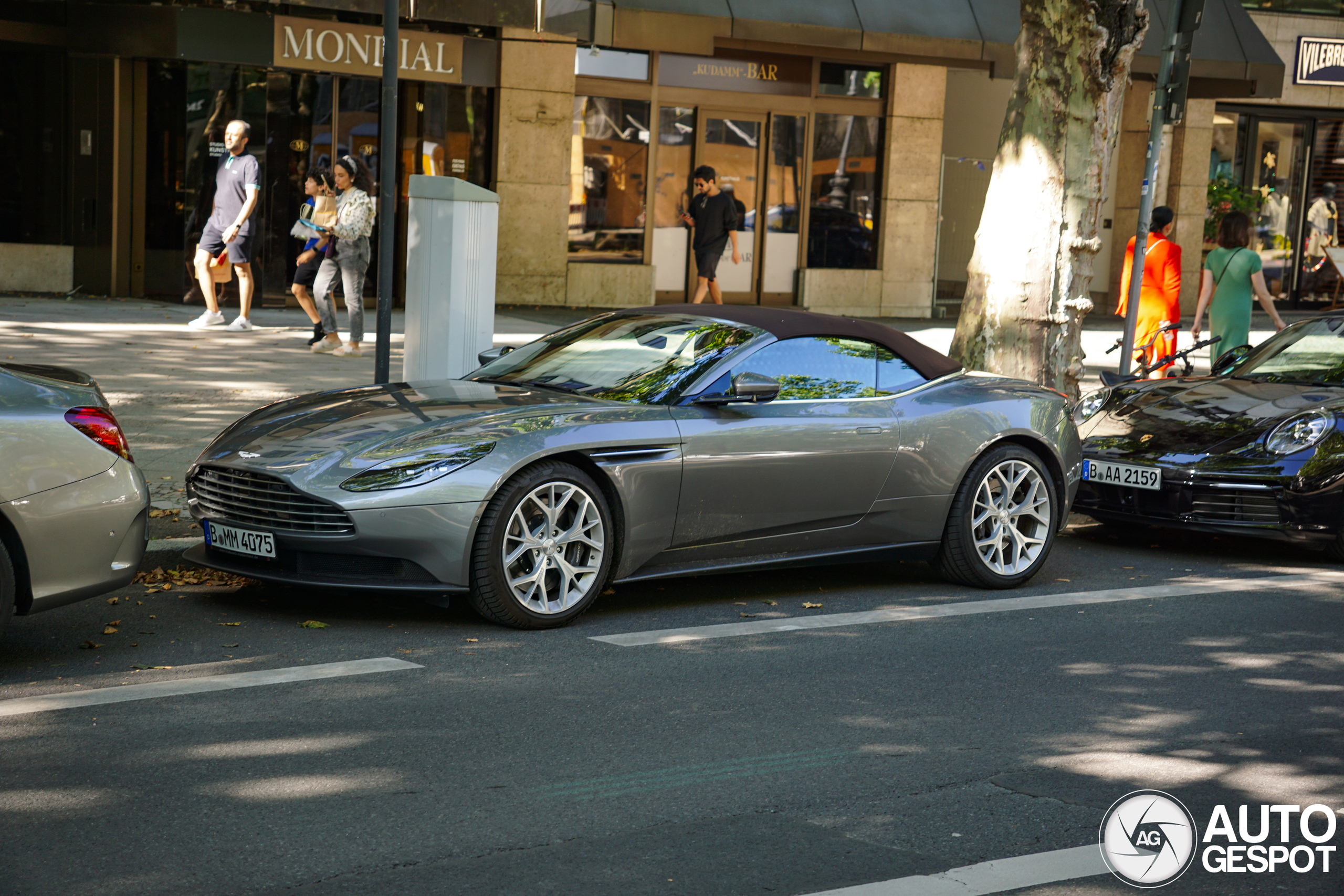 Aston Martin DB11 V8 Volante