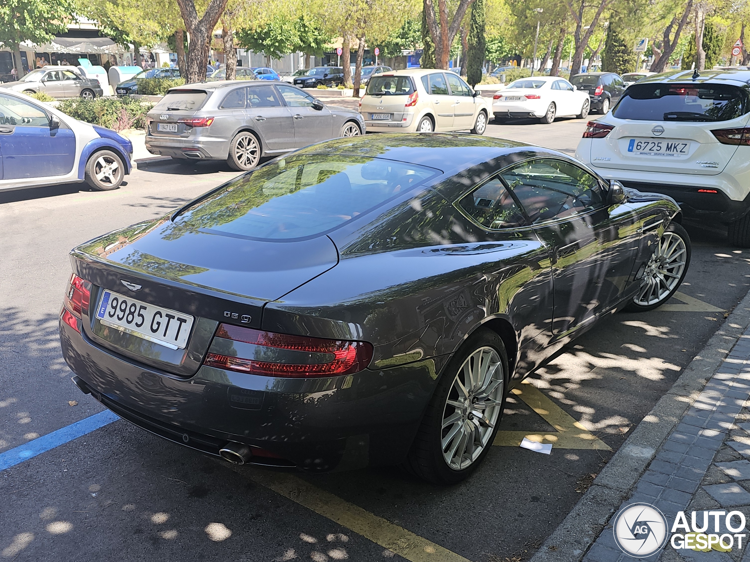 Aston Martin DB9