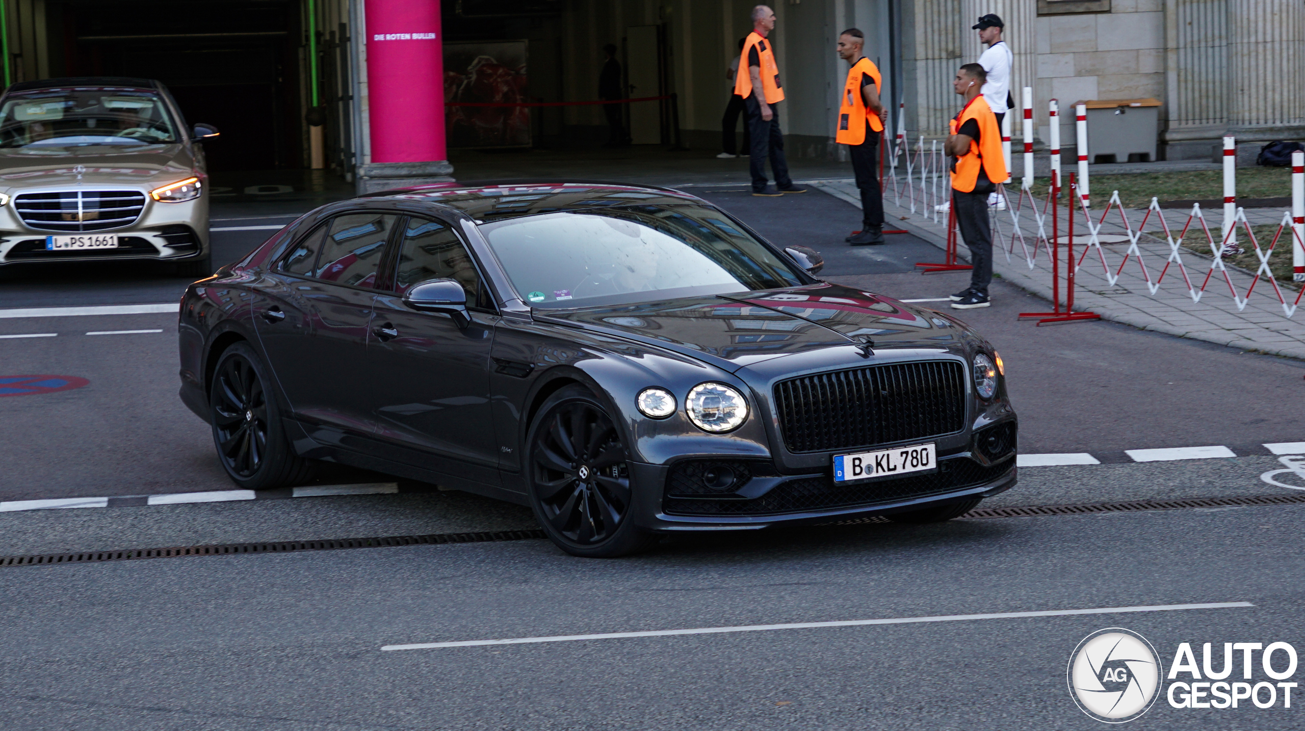 Bentley Flying Spur Hybrid