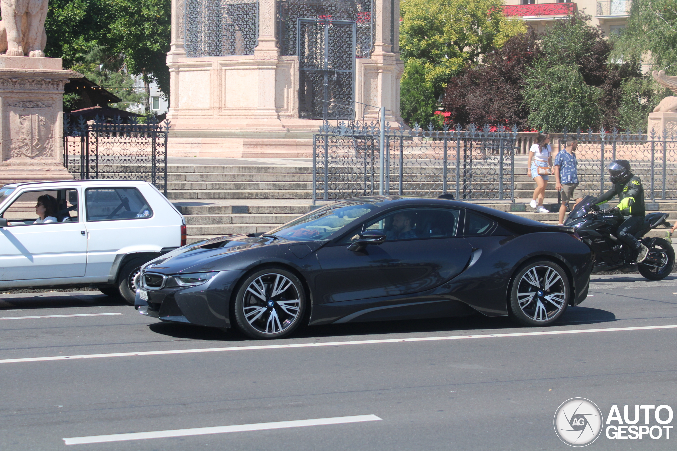 BMW i8