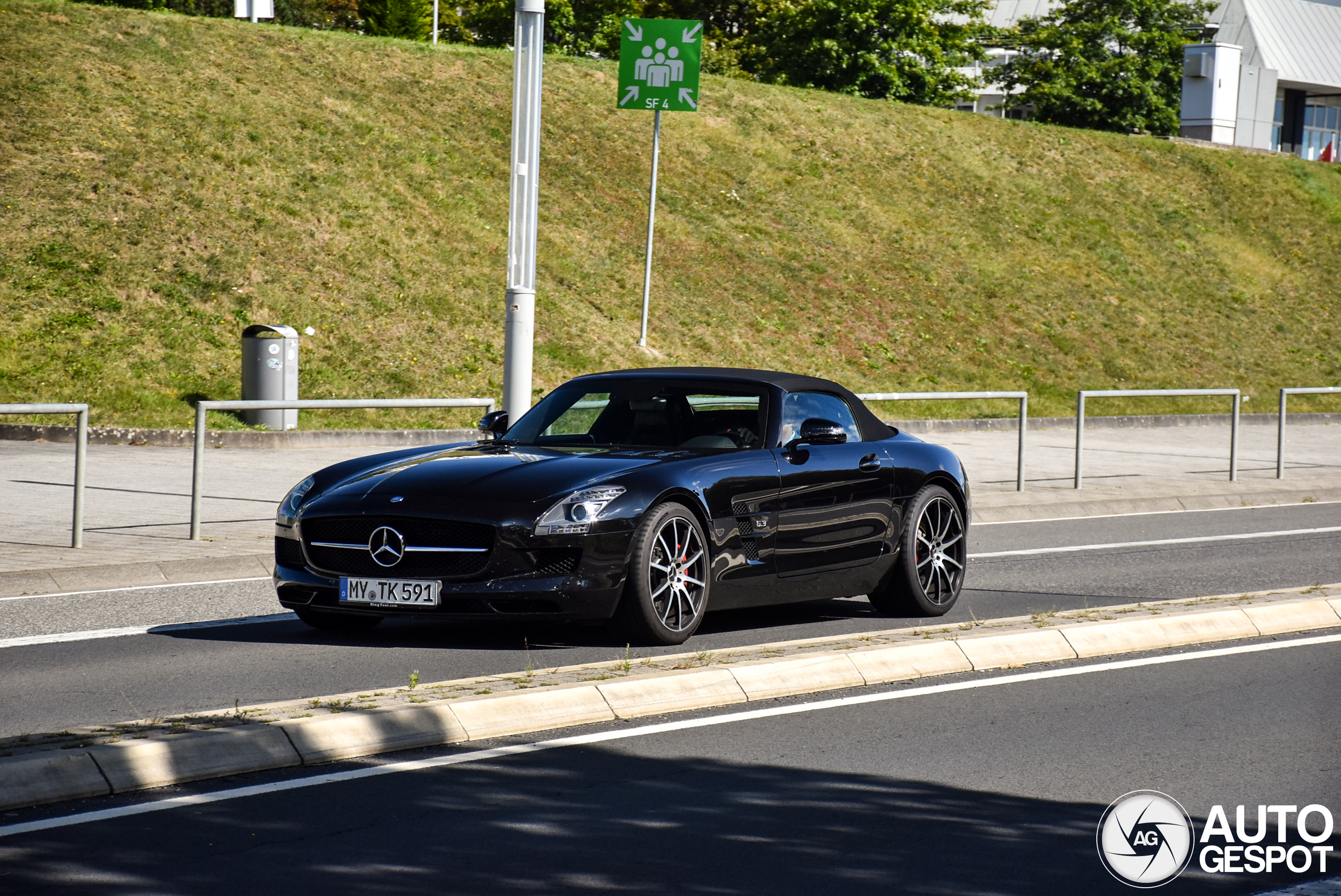 Mercedes-Benz SLS AMG GT Roadster