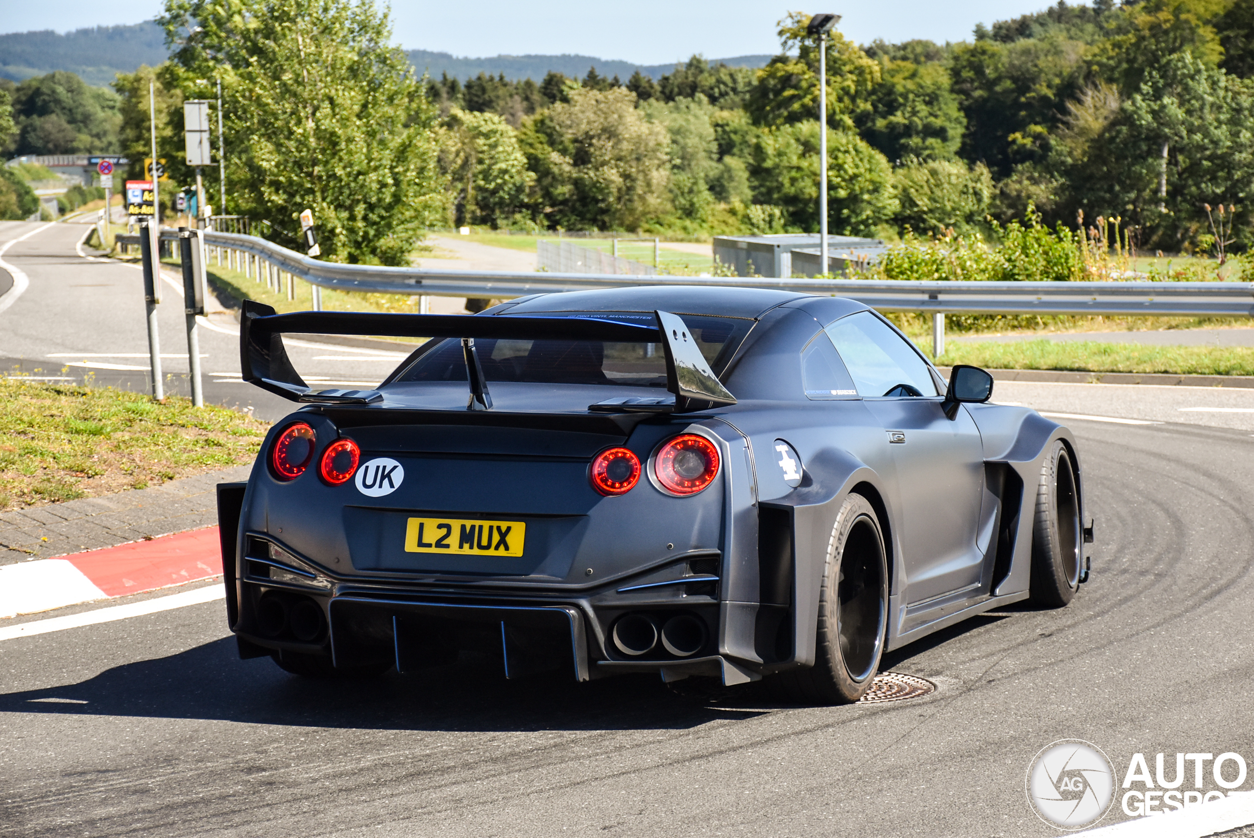 Nissan LB-Silhouette WORKS GT Nissan 35GT-RR X - 25 August