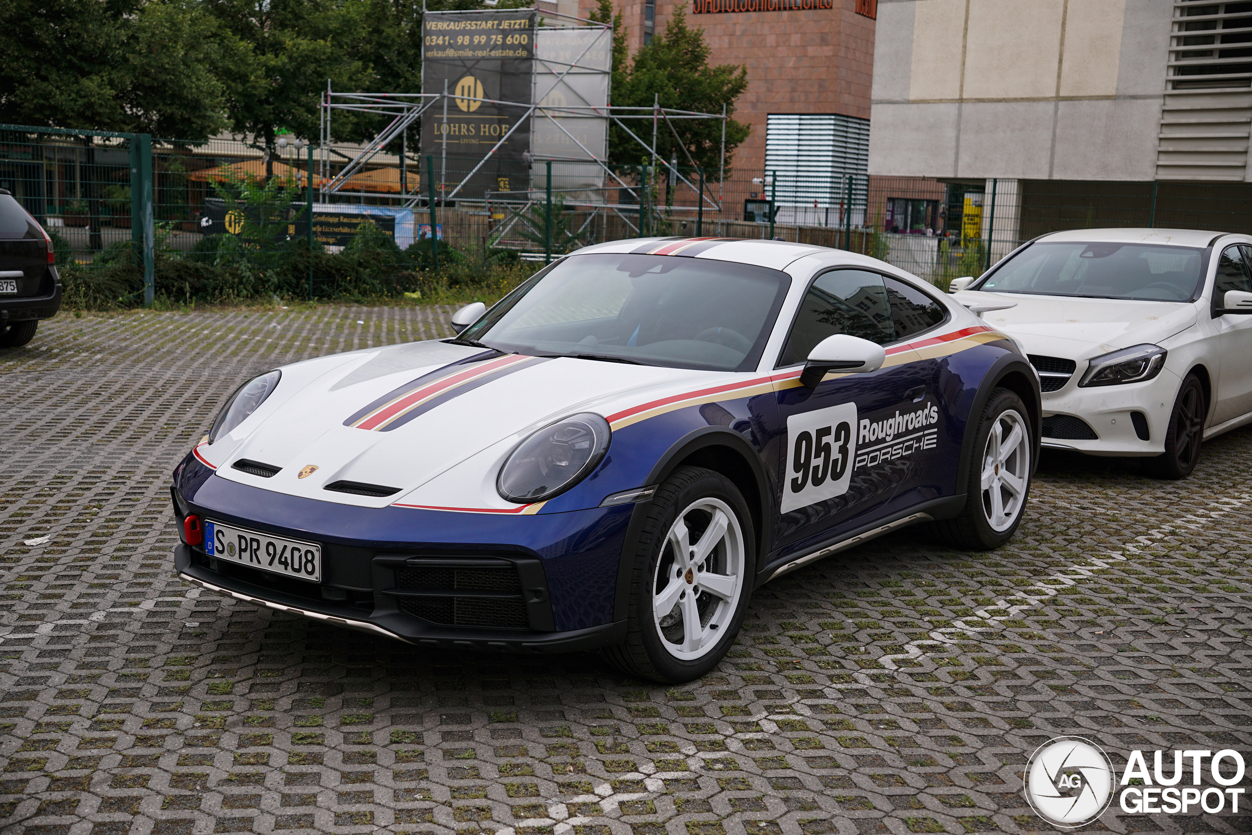 Porsche 992 Dakar