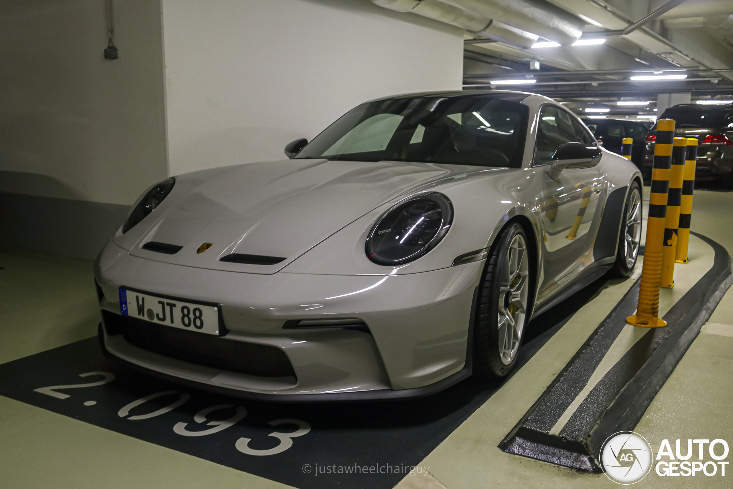 Porsche 992 GT3 Touring