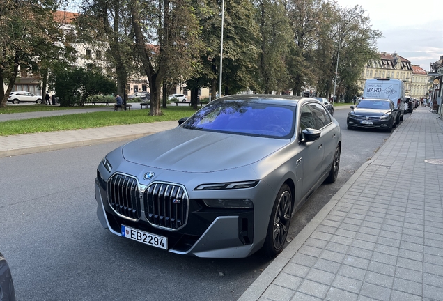 BMW M760e xDrive