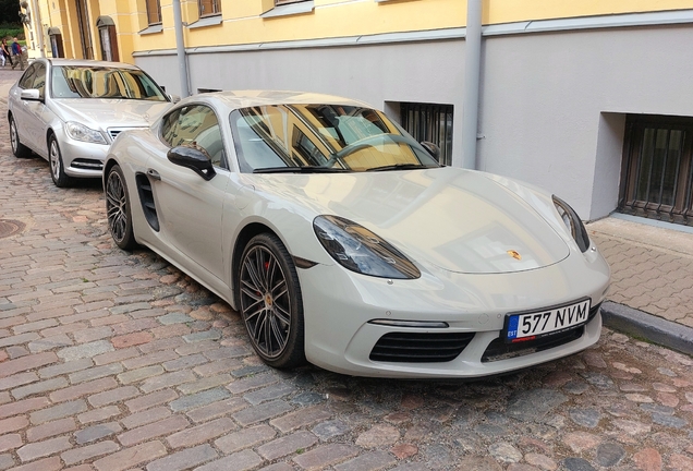 Porsche 718 Cayman S