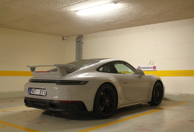 Porsche 992 Carrera 4 GTS