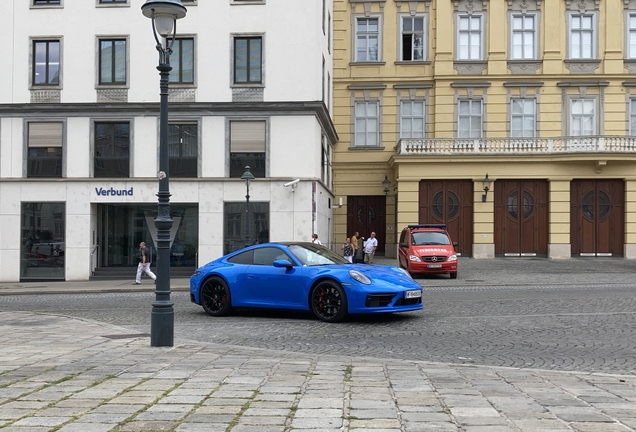 Porsche 992 Carrera 4 GTS