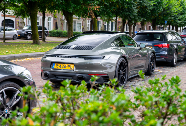 Porsche 992 Carrera 4 GTS