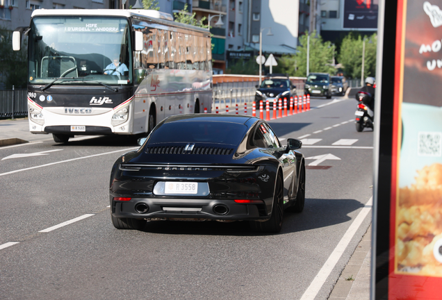 Porsche 992 Carrera 4 GTS