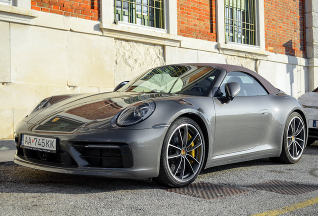 Porsche 992 Carrera 4 GTS Cabriolet