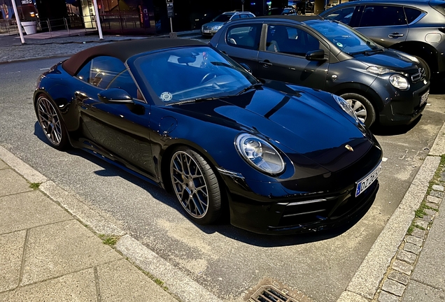 Porsche 992 Carrera 4S Cabriolet