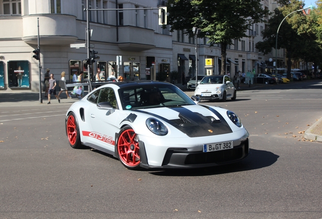 Porsche 992 GT3 RS Weissach Package