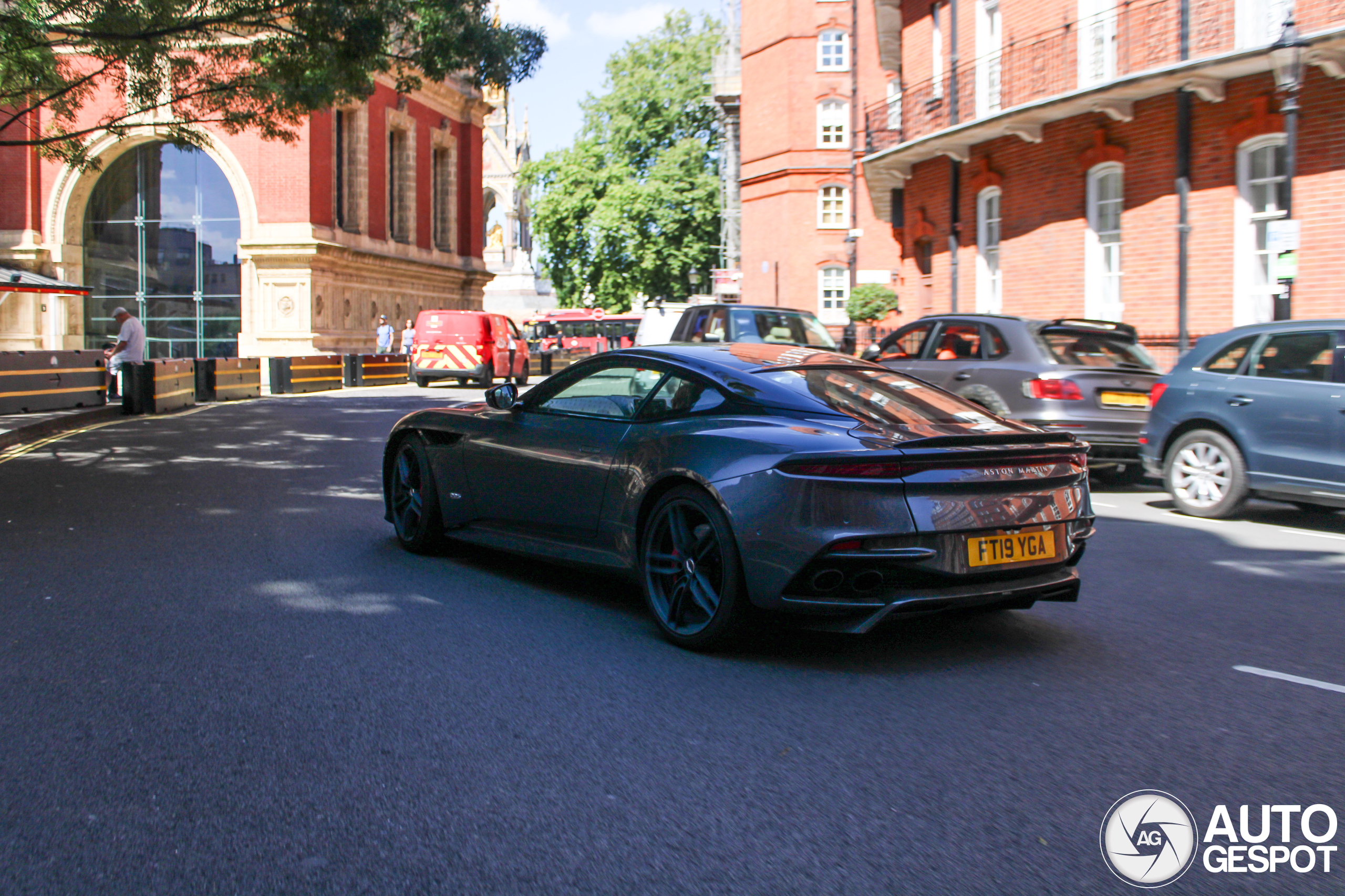 Aston Martin DBS Superleggera