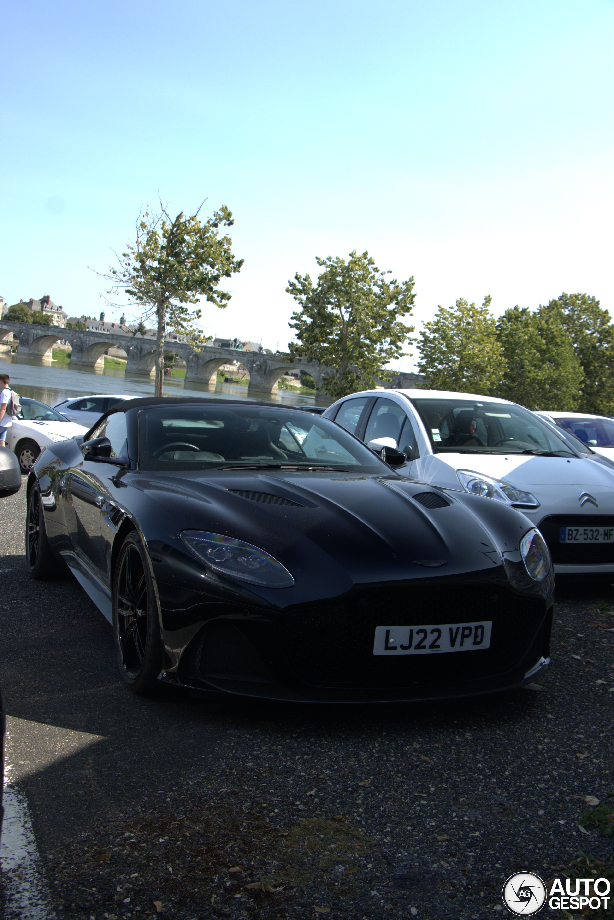 Aston Martin DBS Superleggera Volante