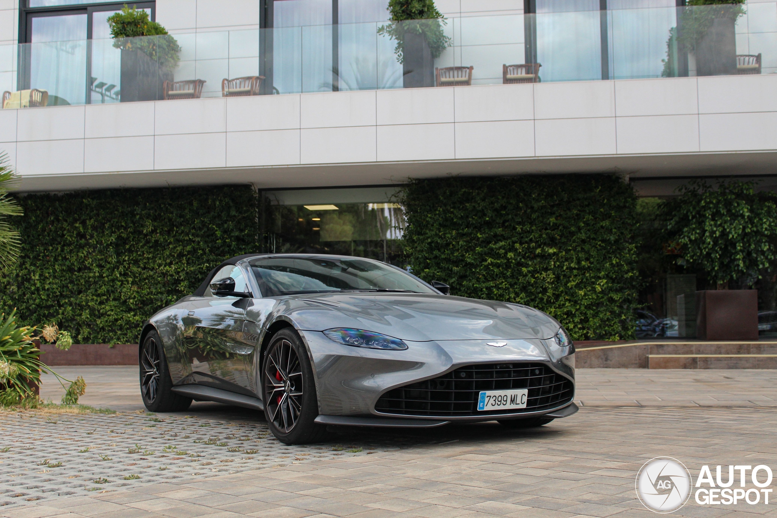 Aston Martin V8 Vantage Roadster 2020