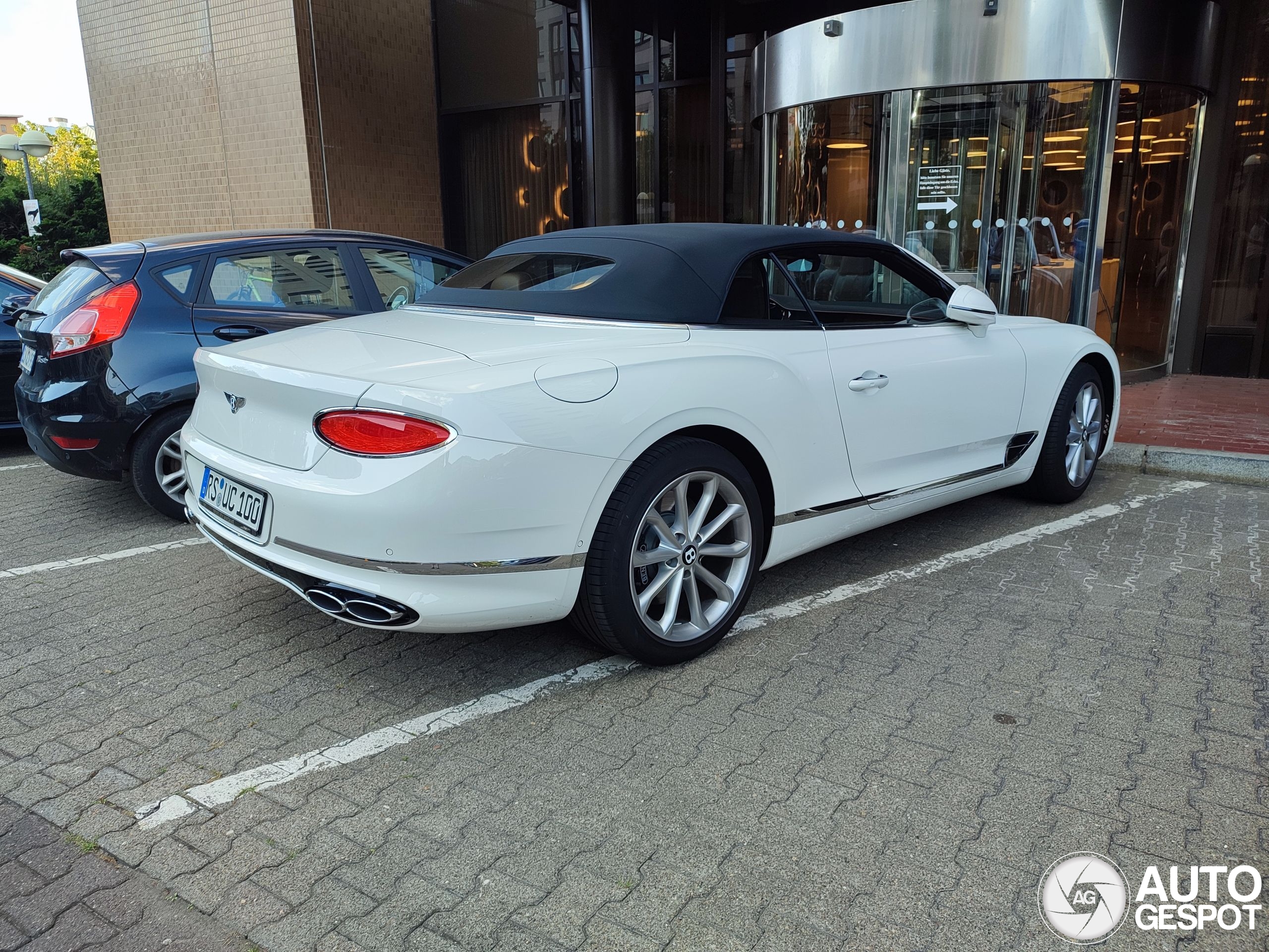 Bentley Continental GTC V8 2020