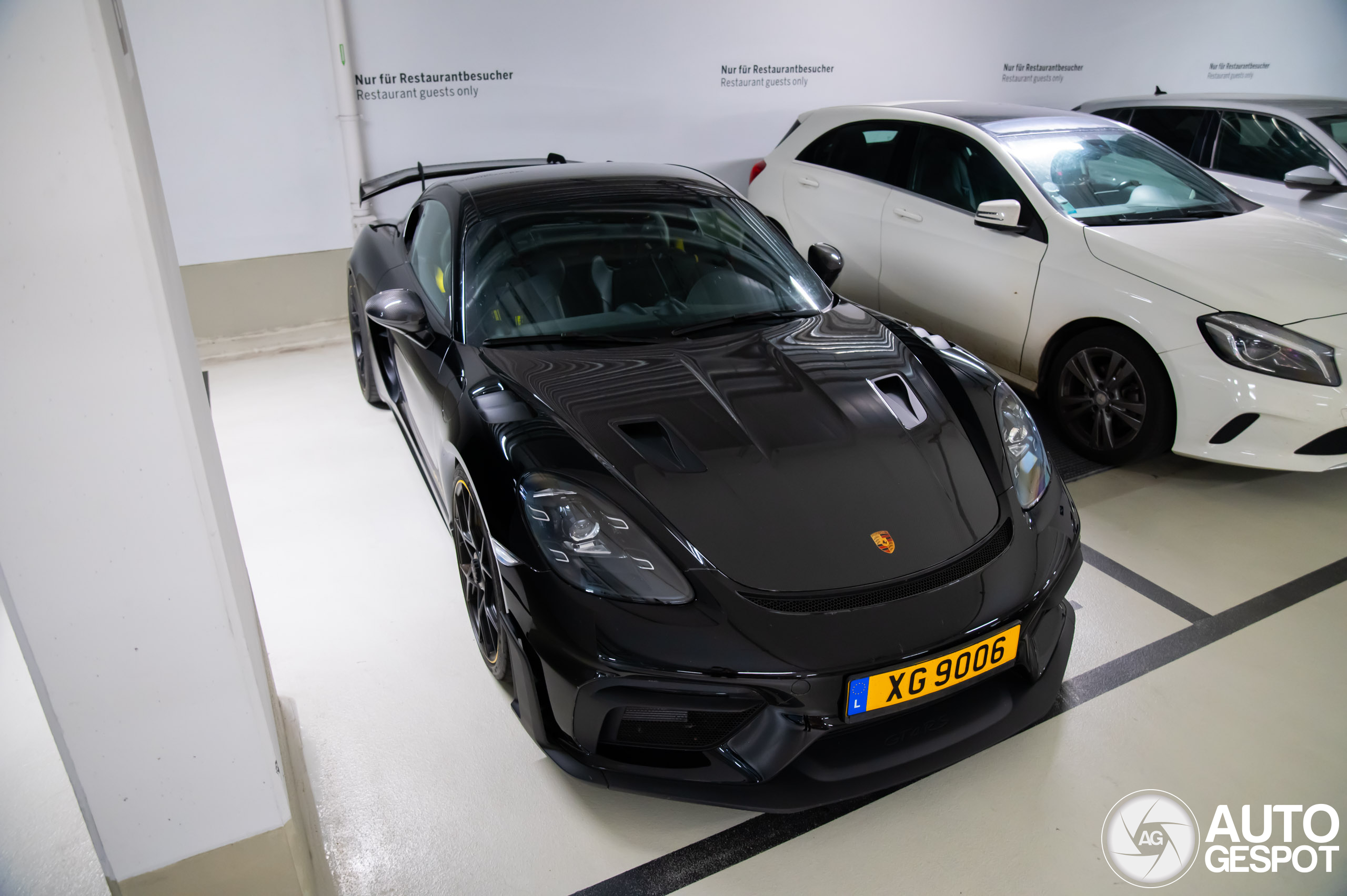 Porsche 718 Cayman GT4 RS Weissach Package