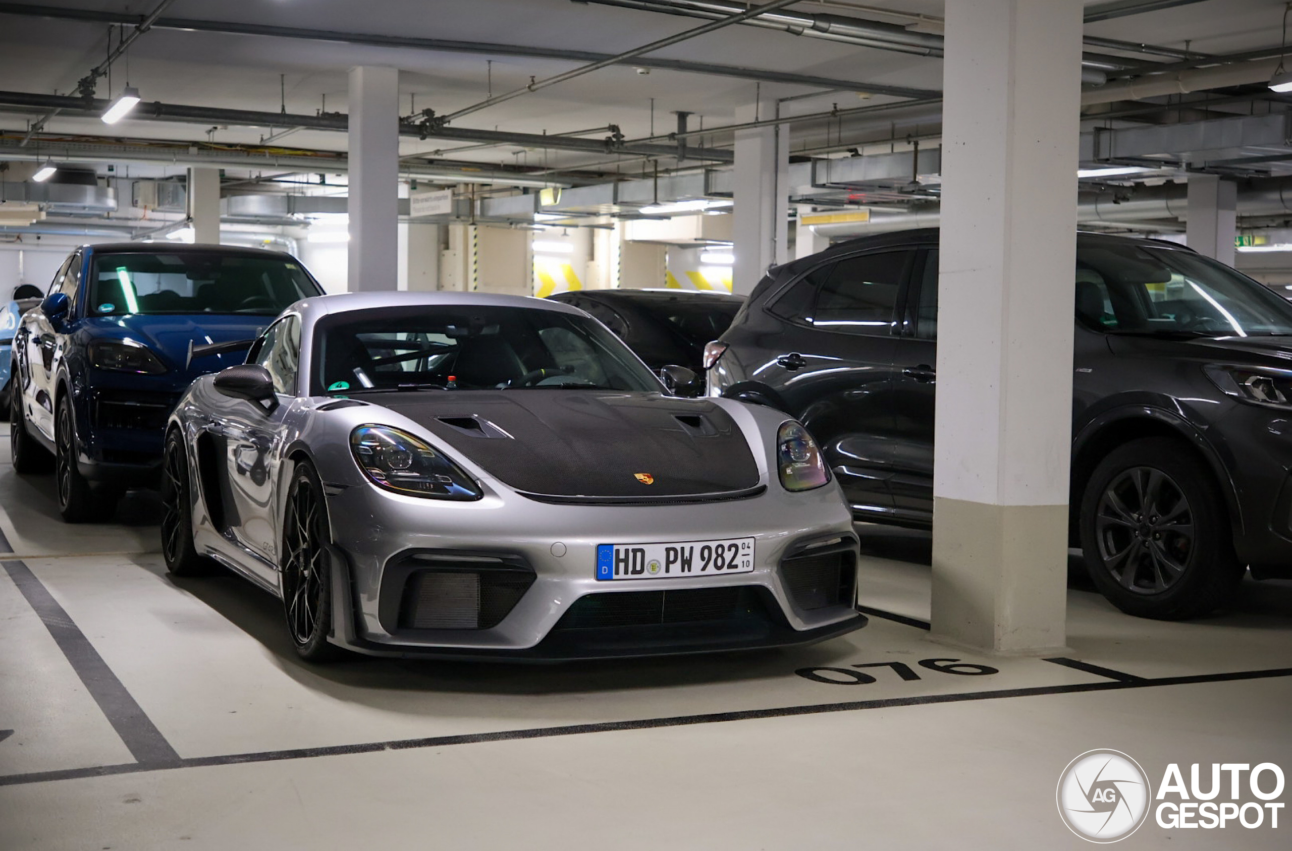 Porsche 718 Cayman GT4 RS Weissach Package