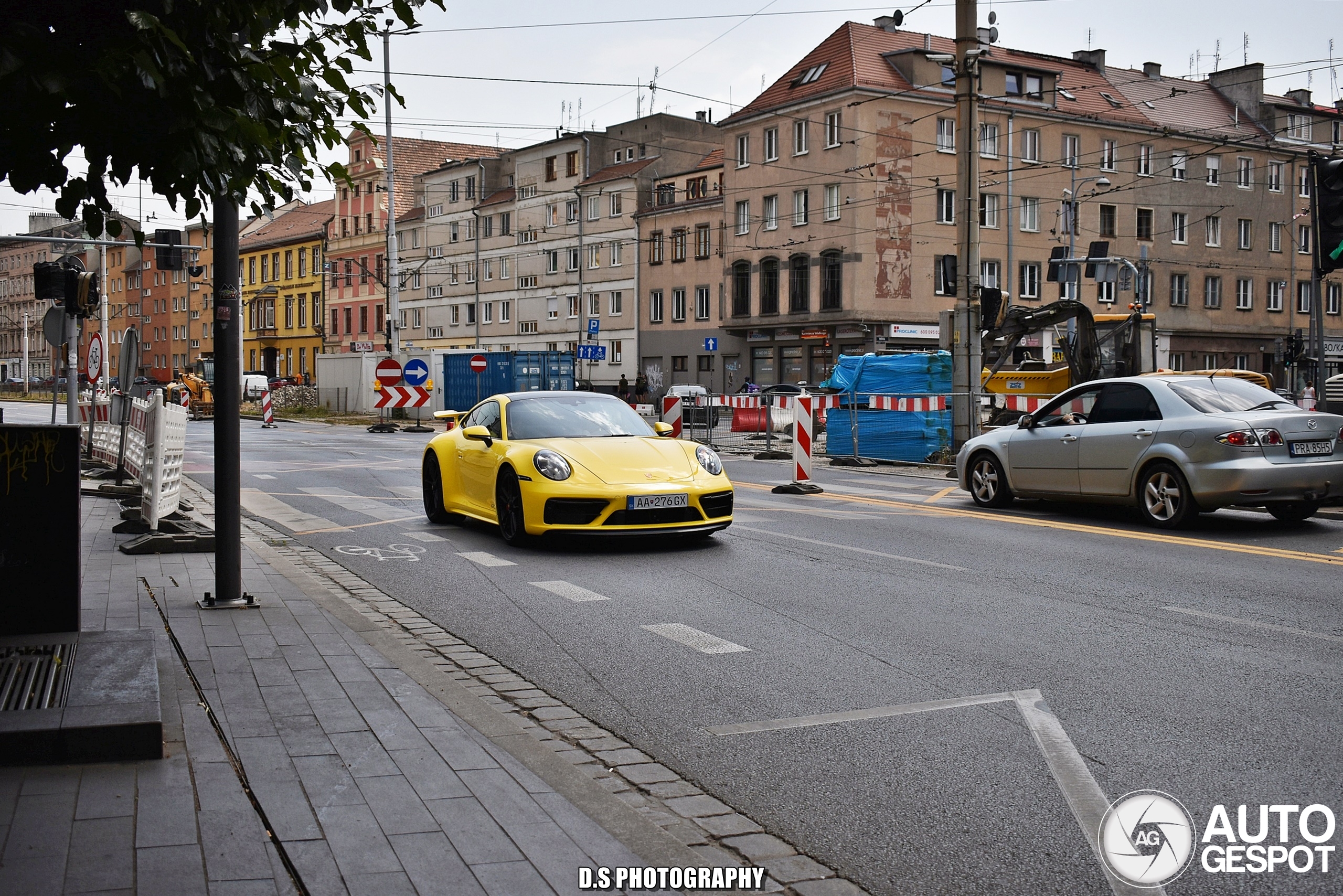 Porsche 992 Carrera 4 GTS