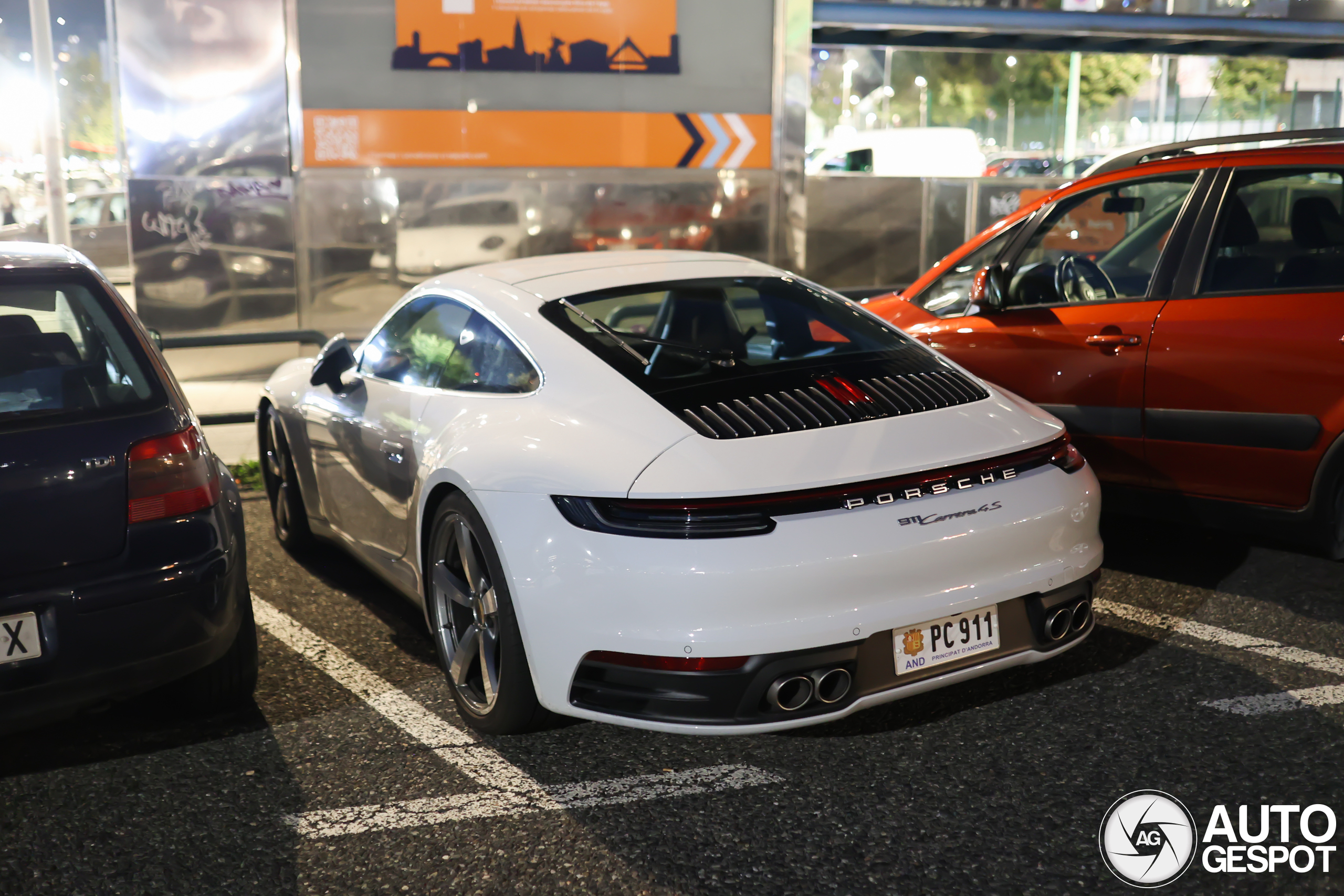 Porsche 992 Carrera 4S