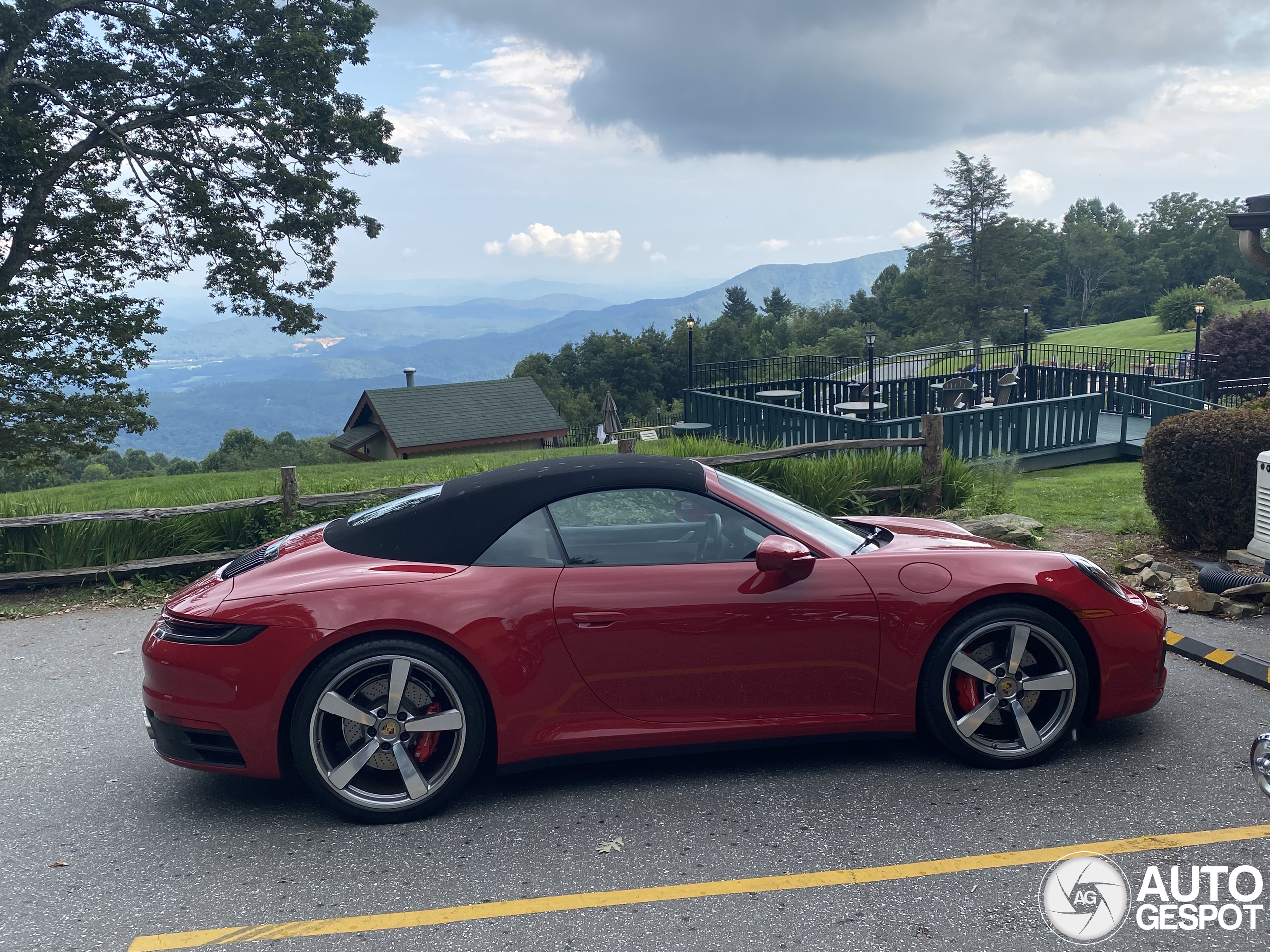 Porsche 992 Carrera 4S Cabriolet